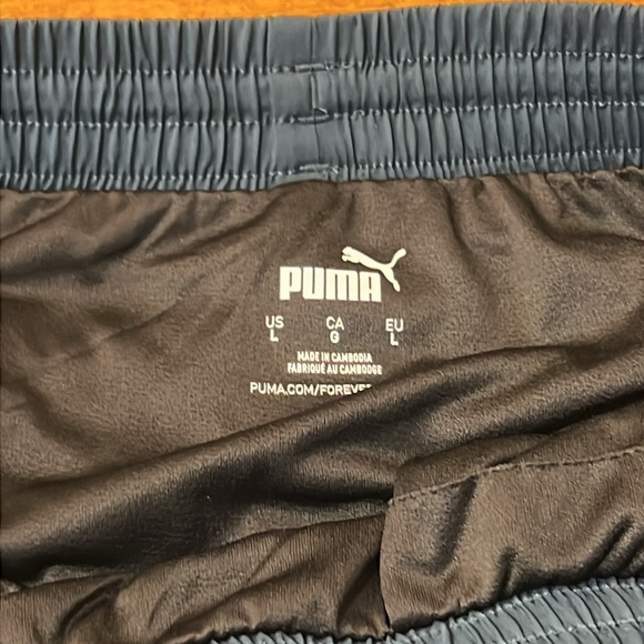 PUMA SHORT SIZE LARGE - Picture 4 of 5